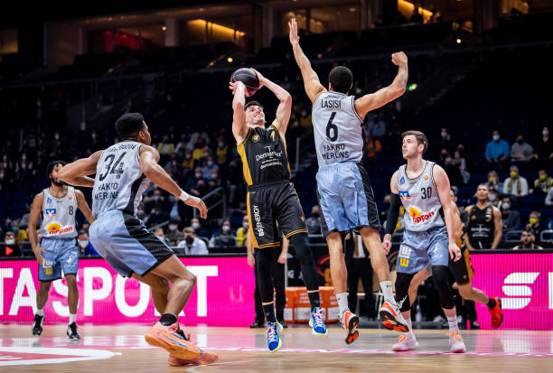 孤军奋战 孤军奋战